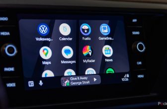 Google is pulling the plug on Android Auto updates for some older phones